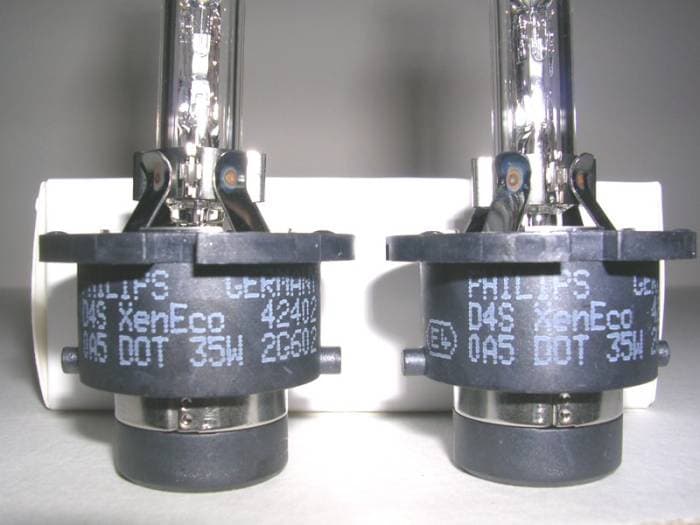 D4S 42402 OEM 4300K Pair