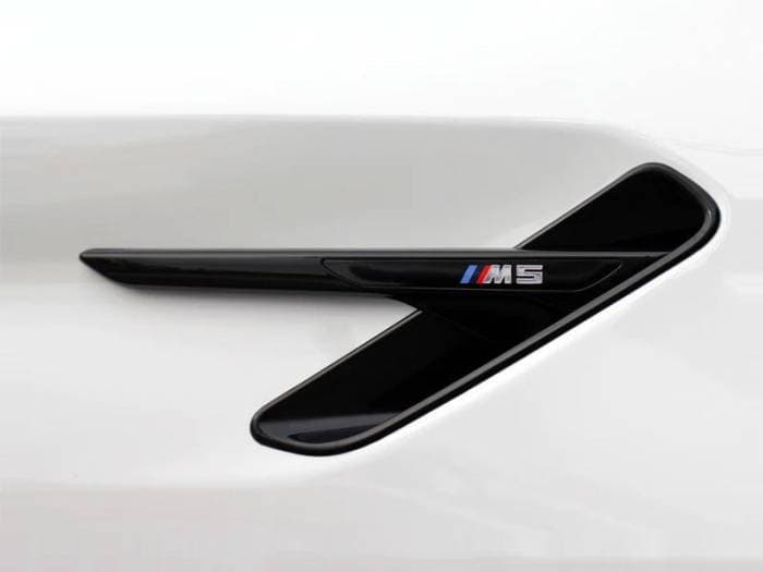 BMW F90 M5 Gloss Black Fender Trims bmwf9008